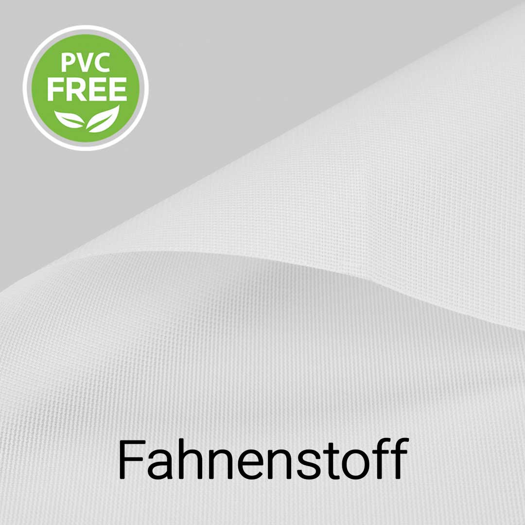 Nahaufnahme des Fahnenstoffes mit PVC-freiem Label